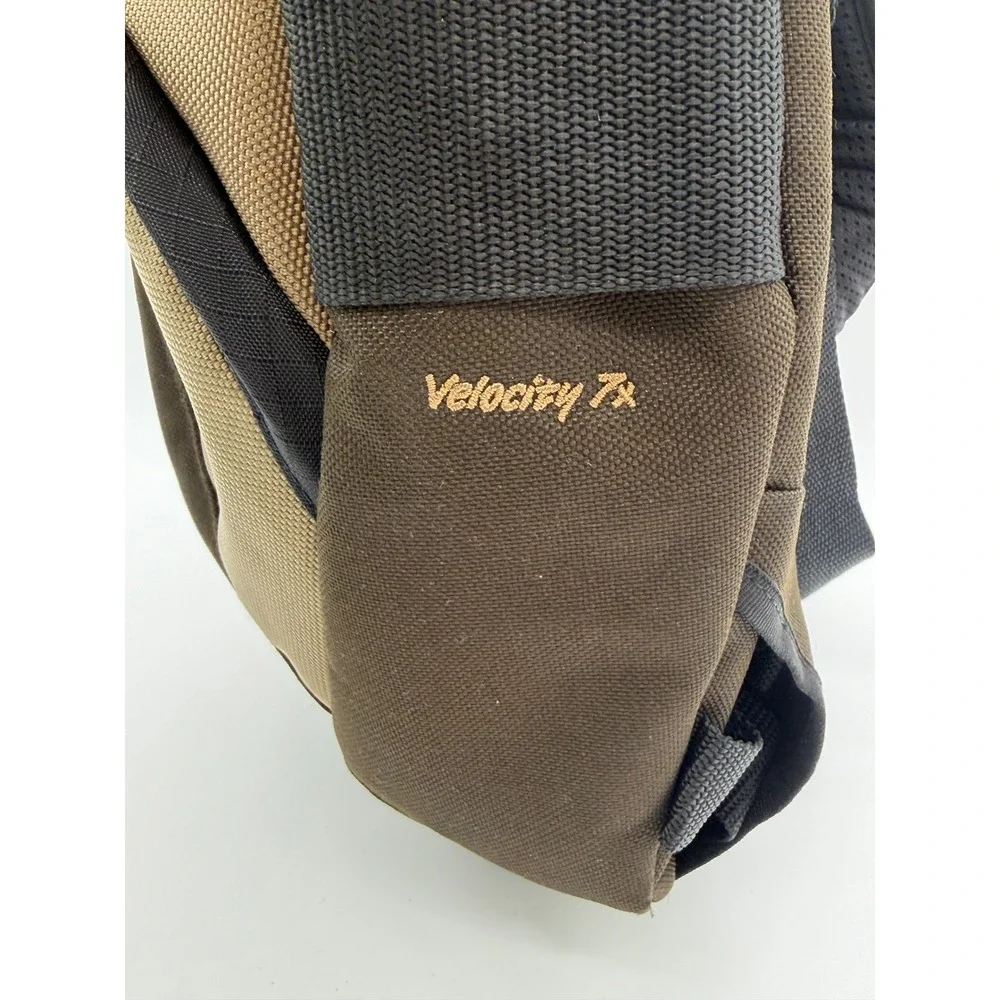 Tamrac Velocity 7x Sling Pack 5767 Camera Bag Brown Tan DSLR Case